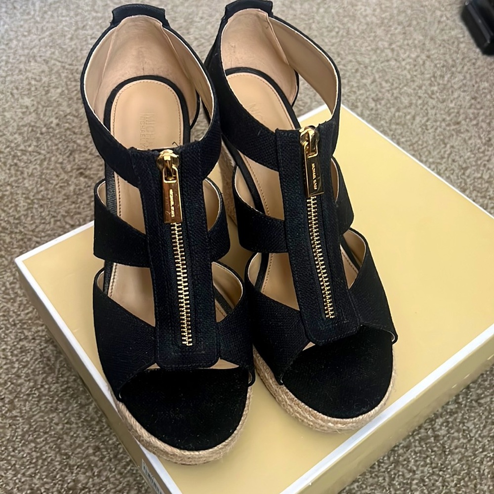 Michael Kors Damita Wedge Canvas, Size 8